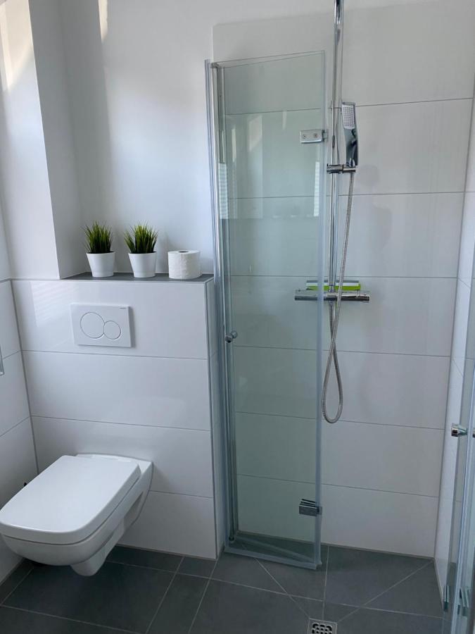 Messezimmer Nahe Der Duesseldorfer Messe Mit Eigenem Eingang Und Gratis Minibar Ngoại thất bức ảnh